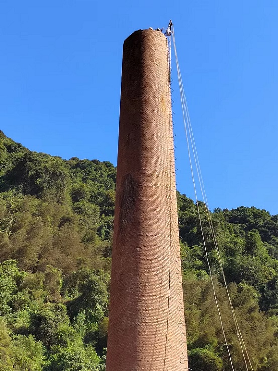 烟囱拆除公司:环保材料和设备,优化施工方案
